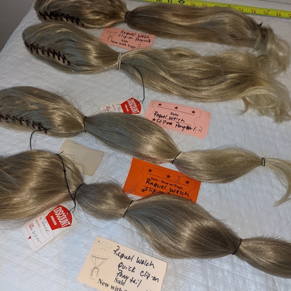 R.W. Blonde Clip in Ponytail - Picture 6 of 9
